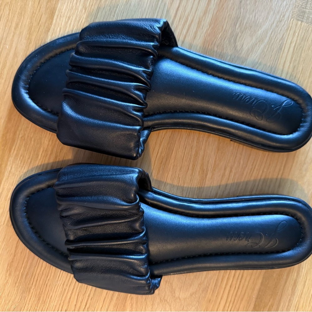 Never worn J. Crew Black Single Scrunch Strap Delta Sandal